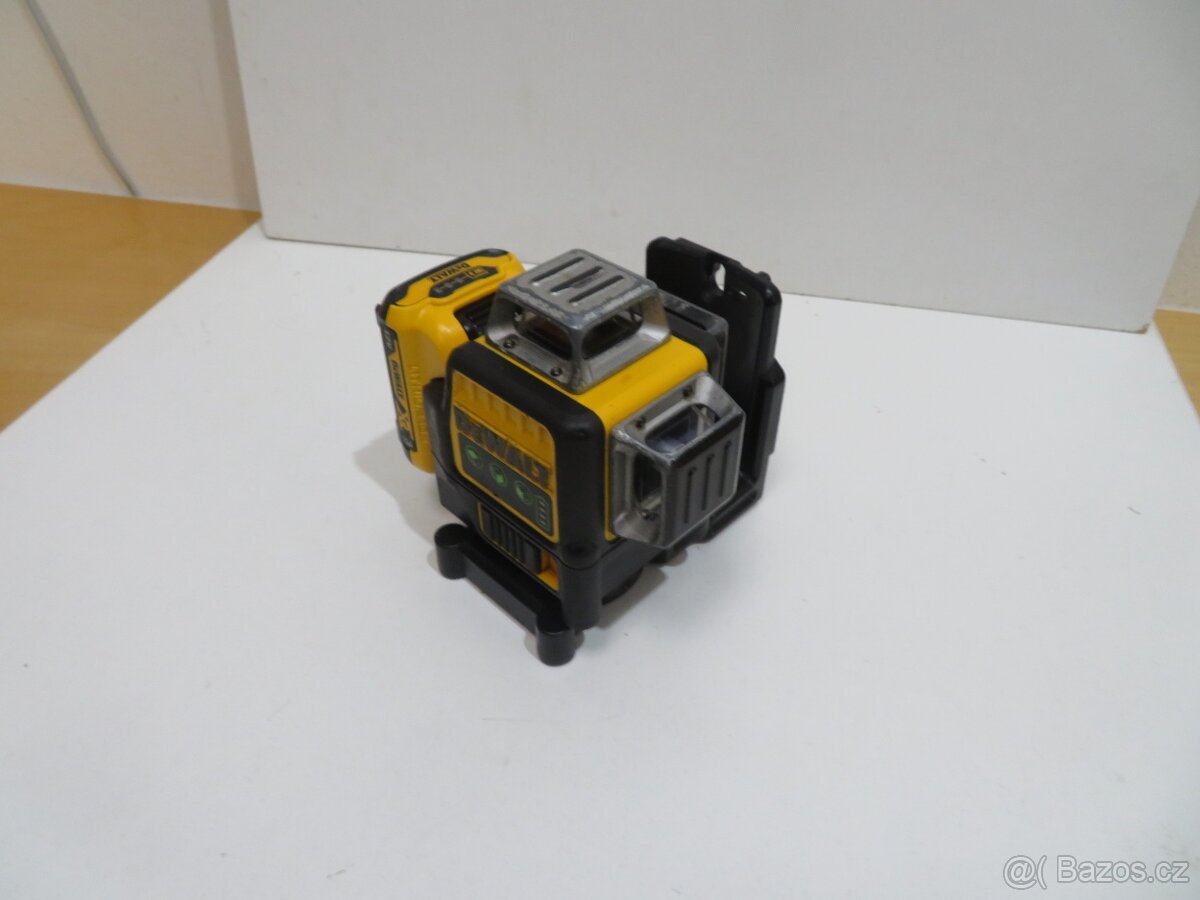 AKU křížový laser 3x360° DeWALT DCE089D1G - 8