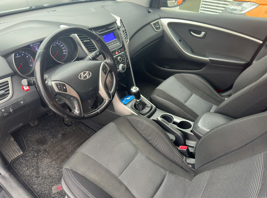 HYUNDAI i30 CW 1.6 GDI 135 hp FIFA World Cup Edition - 8