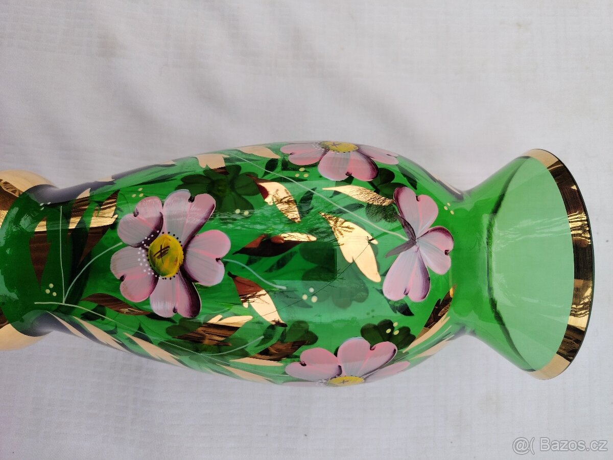 Zelená skleněná váza s květy - 8