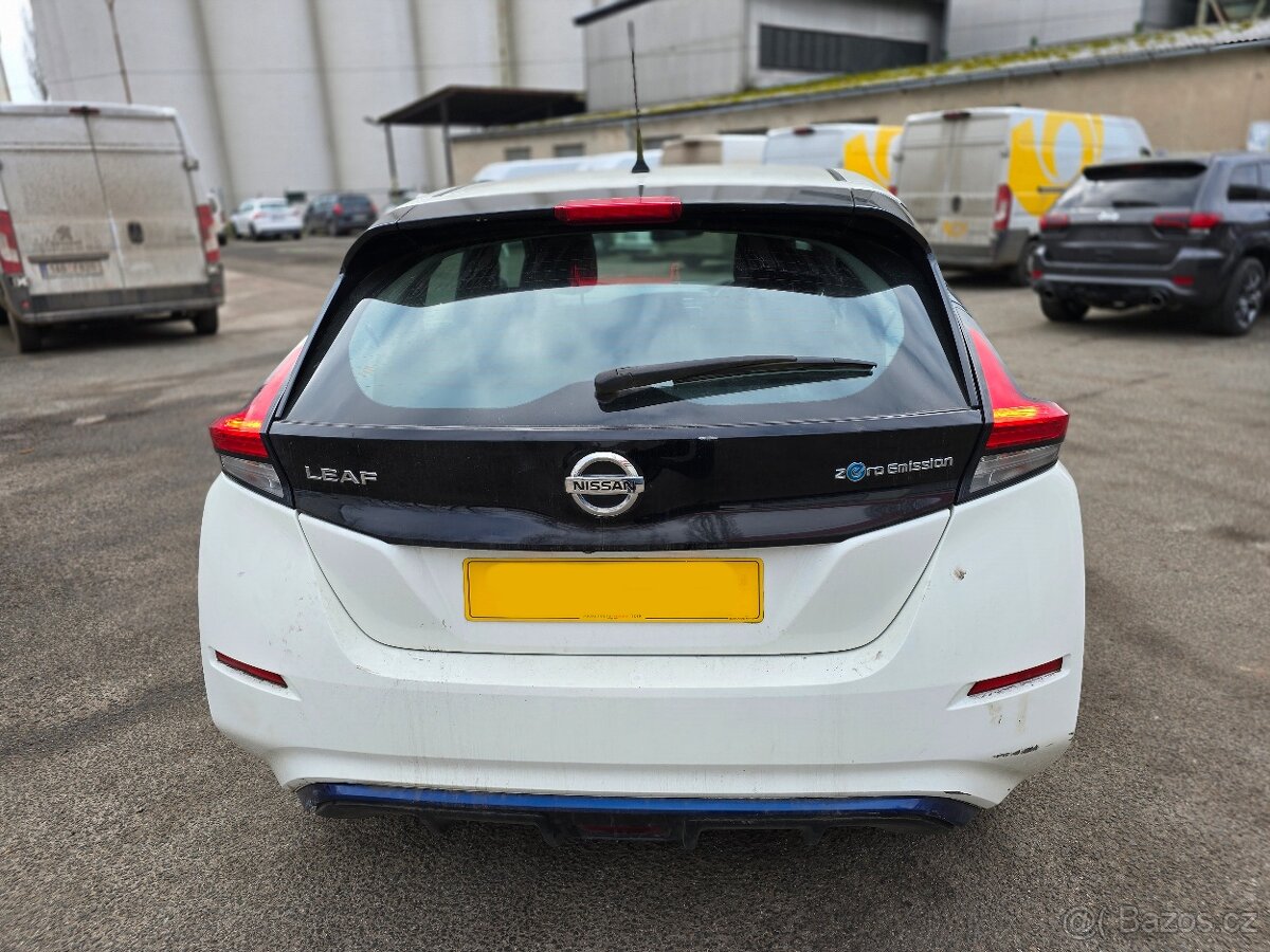 Nissan Leaf 2018 na náhradní díly / bílá barva - 8
