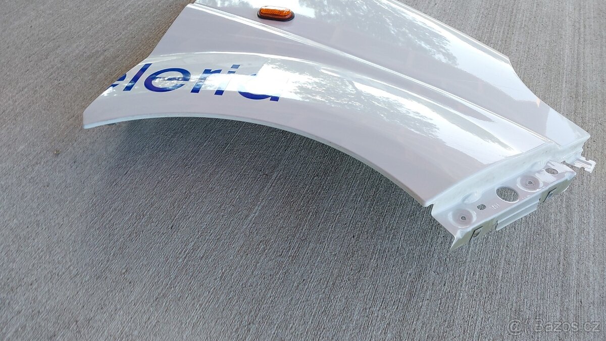 Renault Trafic – Blatníky přední bílé - 8