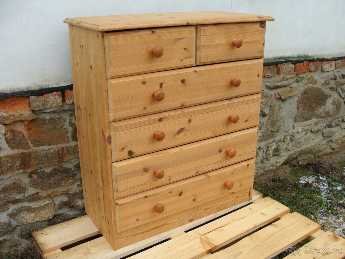 Masivní dřevěná komoda - 8