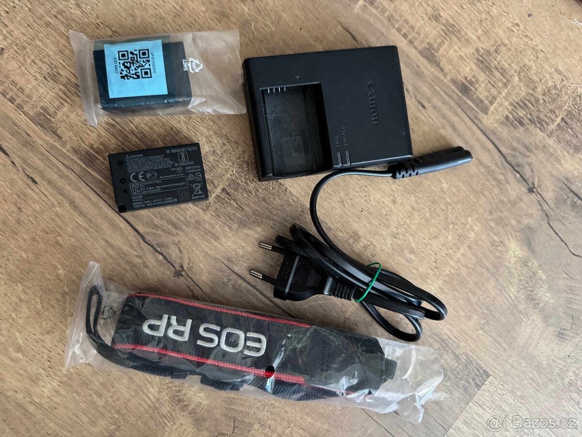 Canon EOS RP s adaptérem EF-EOS R - 8