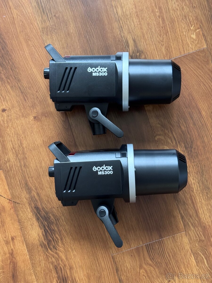 Sada studiových blesků Godox MS300 + příslušenství - 8