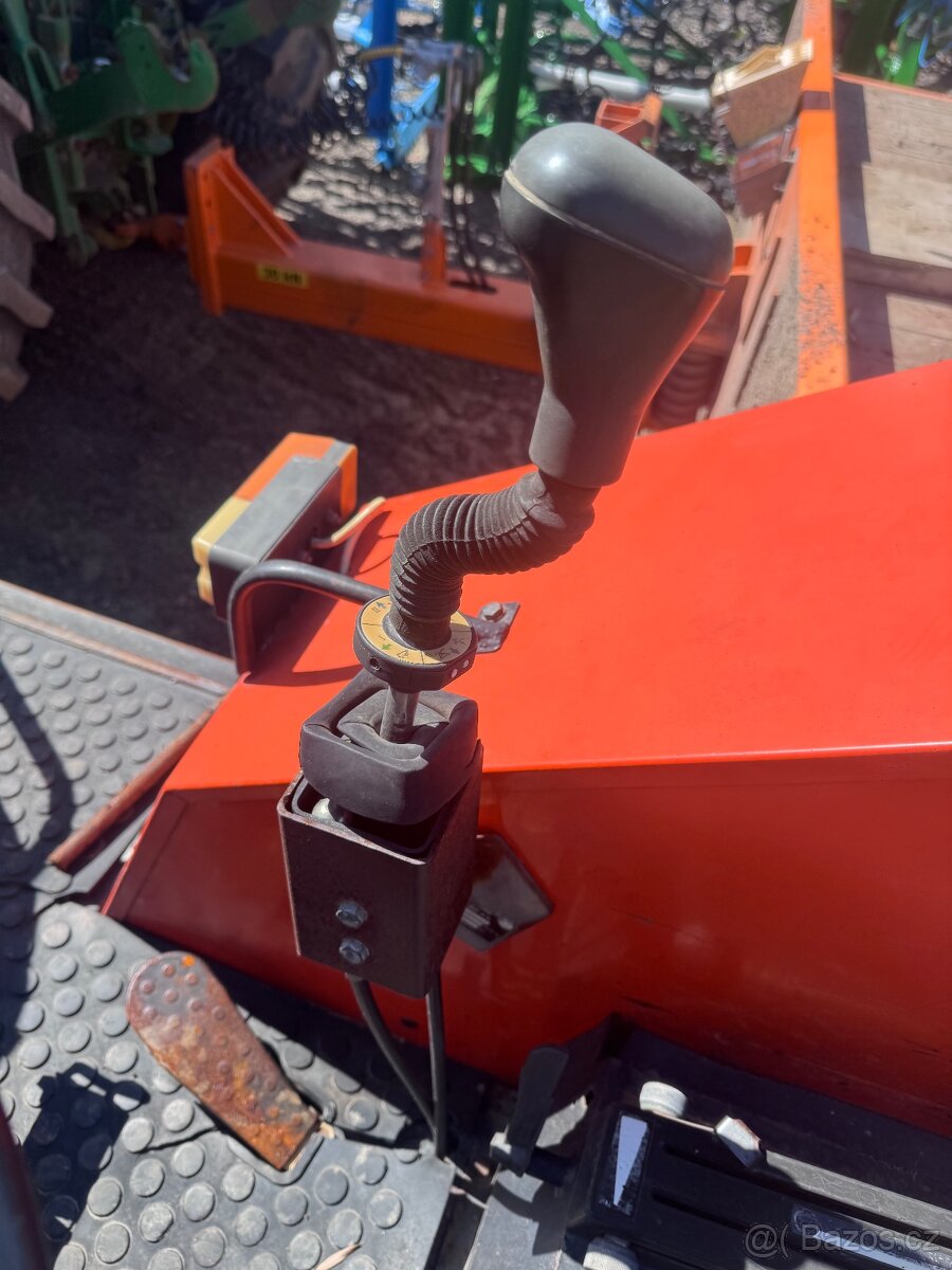Čelní nakladač trac-lift 102 - 8