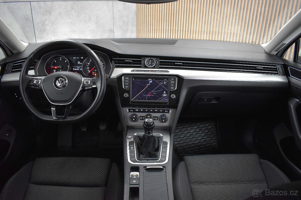 Volkswagen Passat, 2.0 TDI COMFORTLINE 2xKOLA ČR - 8