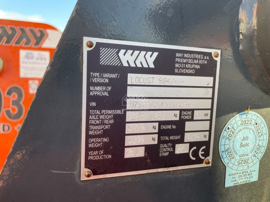 smykem řízený nakladač LOCUST 904 - 8