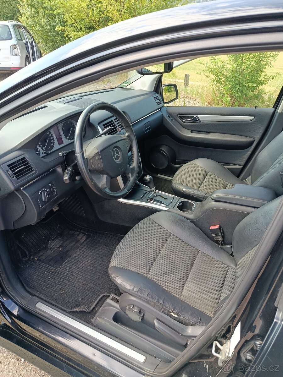 Mercedes Benz B200 - 8