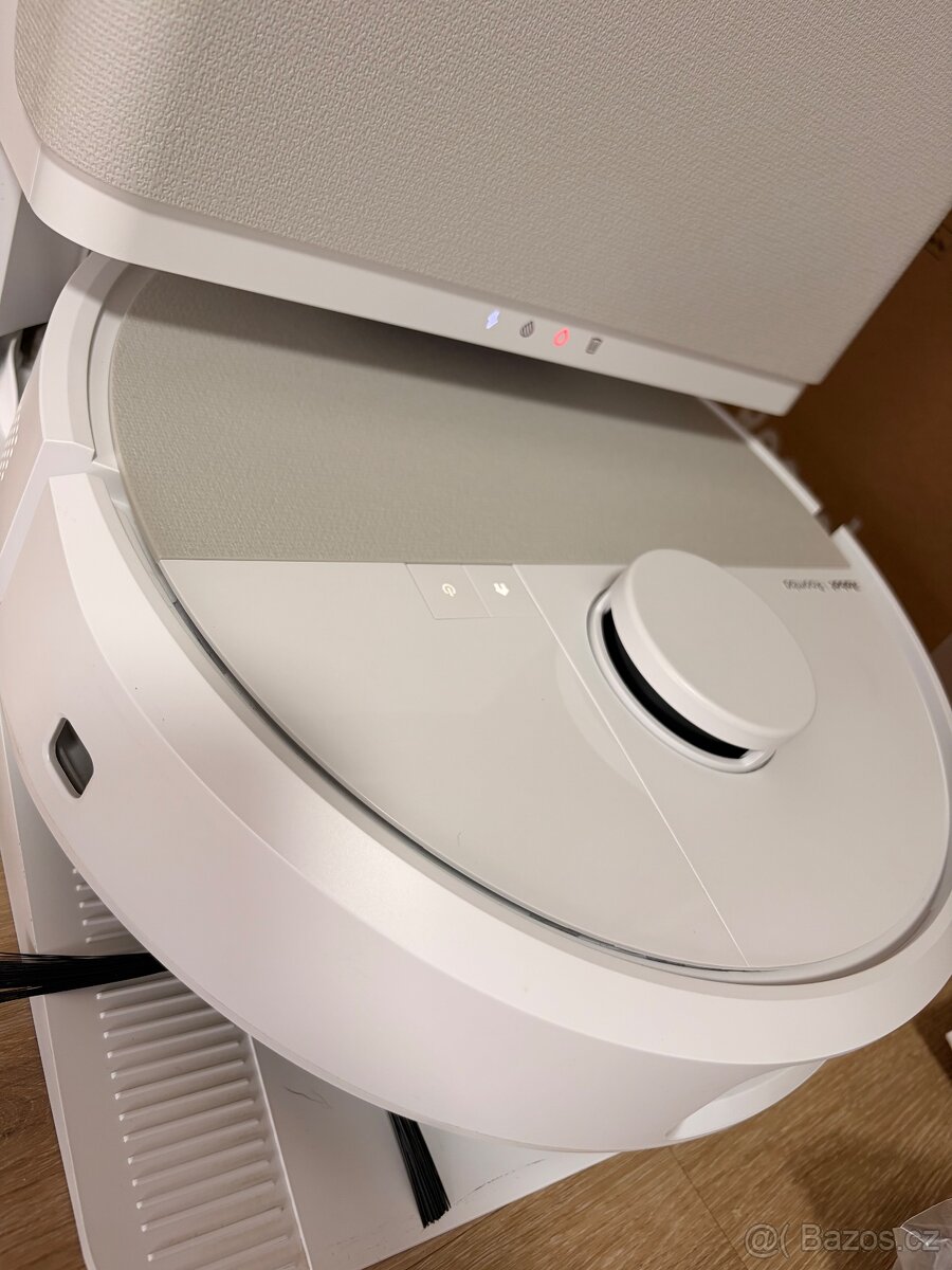 Robotický vysavač iRobot Roomba Plus505 Combo+ AutoWashDock - 8
