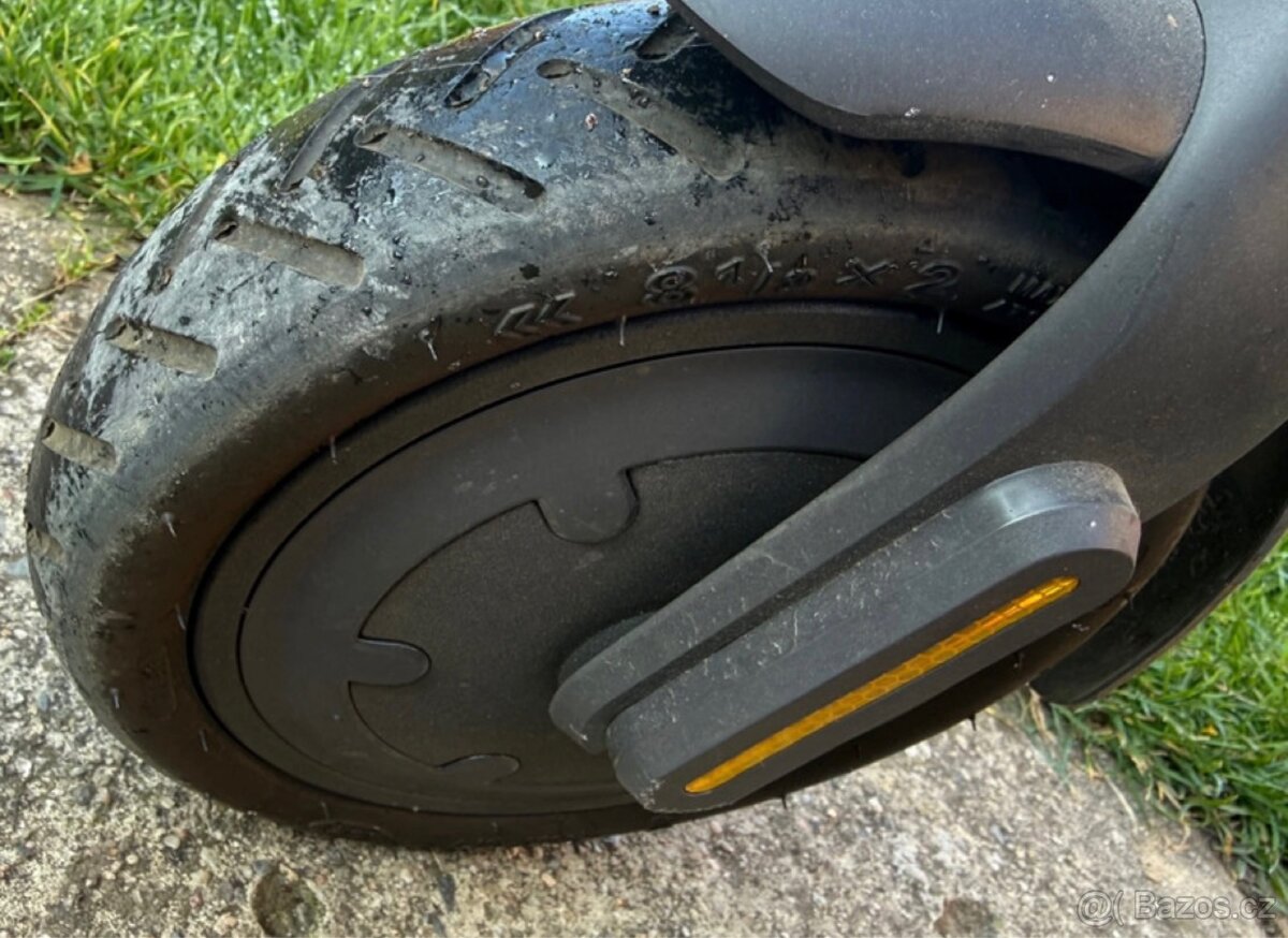 Prodám Ele koloběžku Mi , zánovní - 8