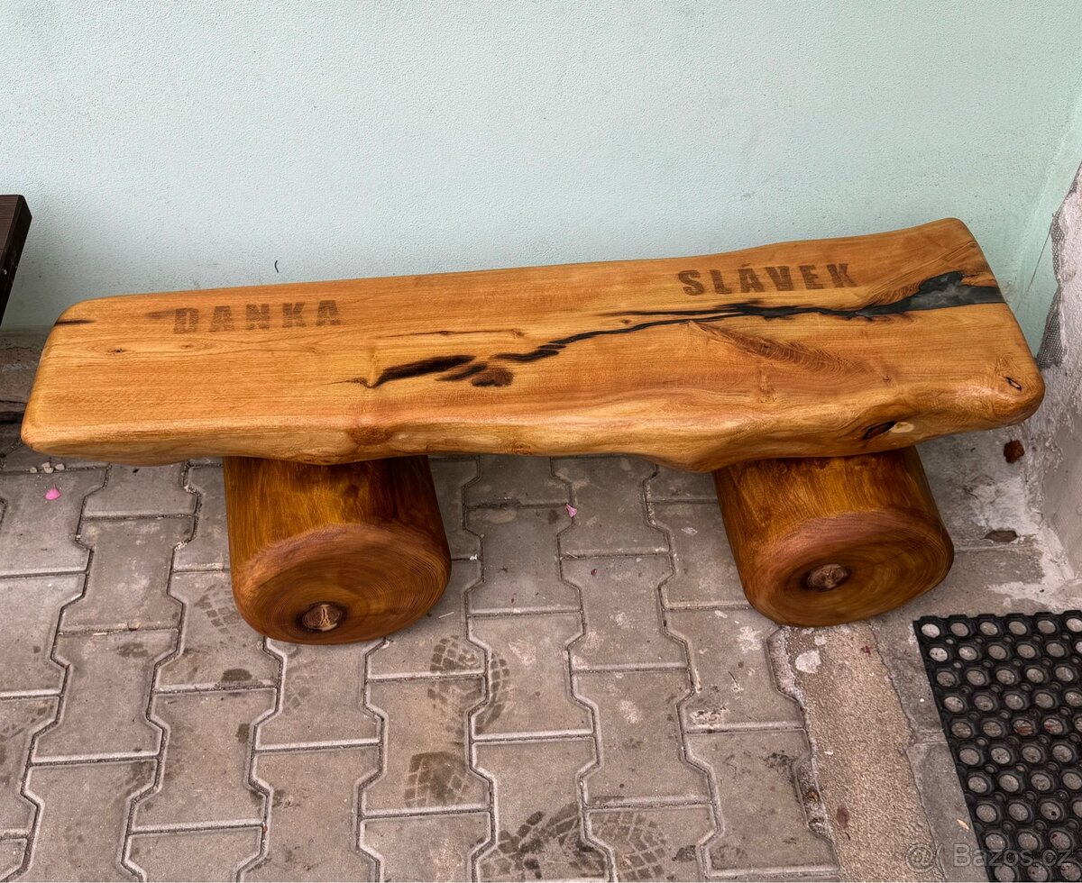 Masivní zahradní lavička z akátu - 8