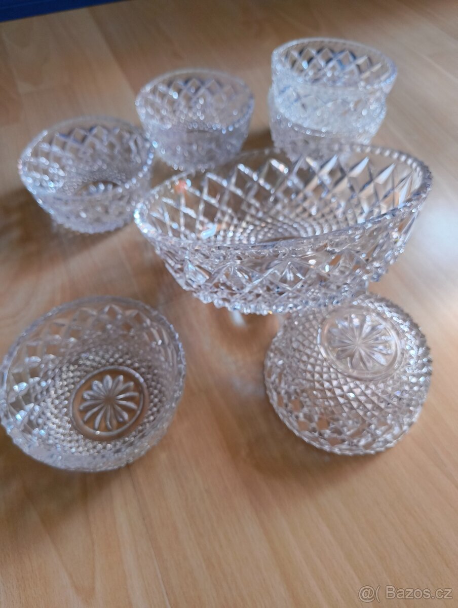 Sada skleněných misek - 8