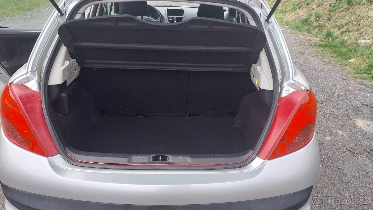 Peugeot 207 1,4 benzín - 8