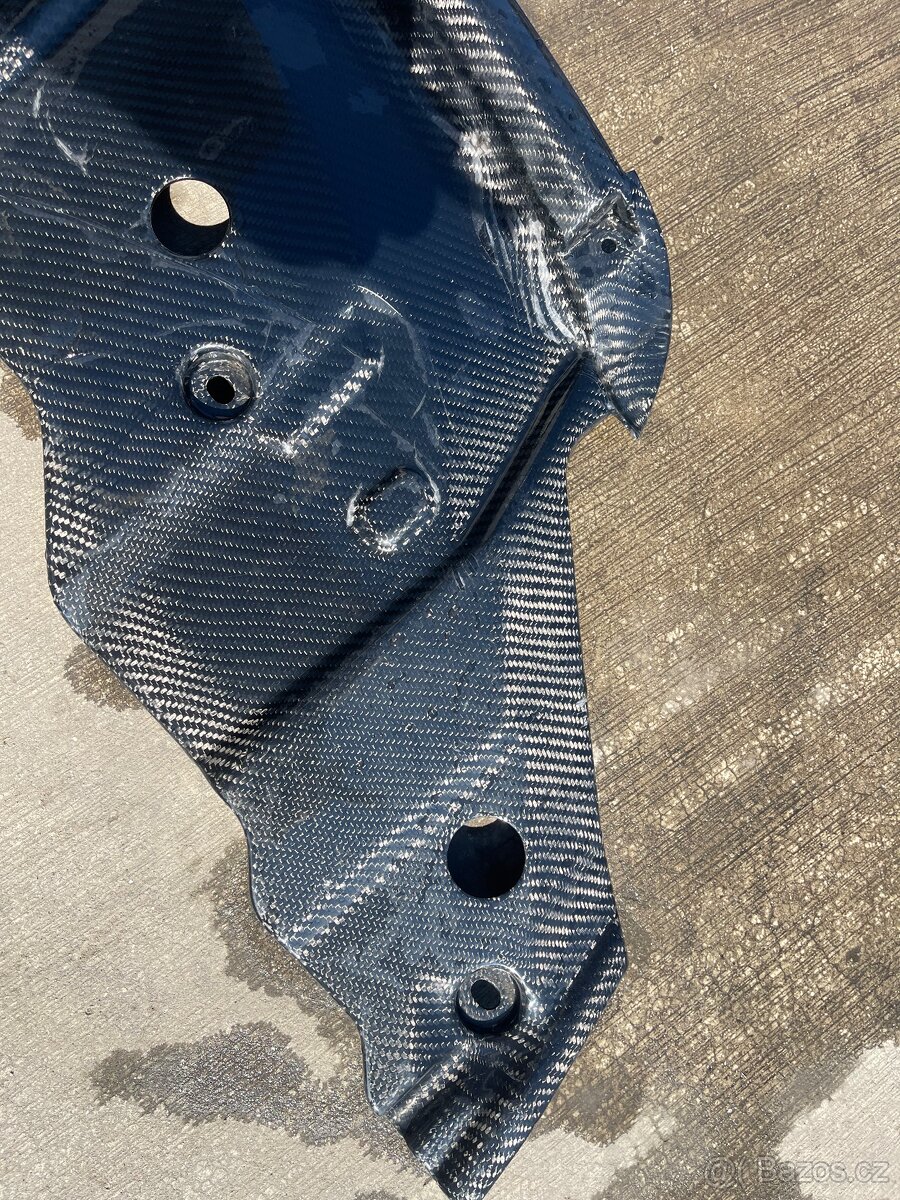 Ford Mustang carbon - 8