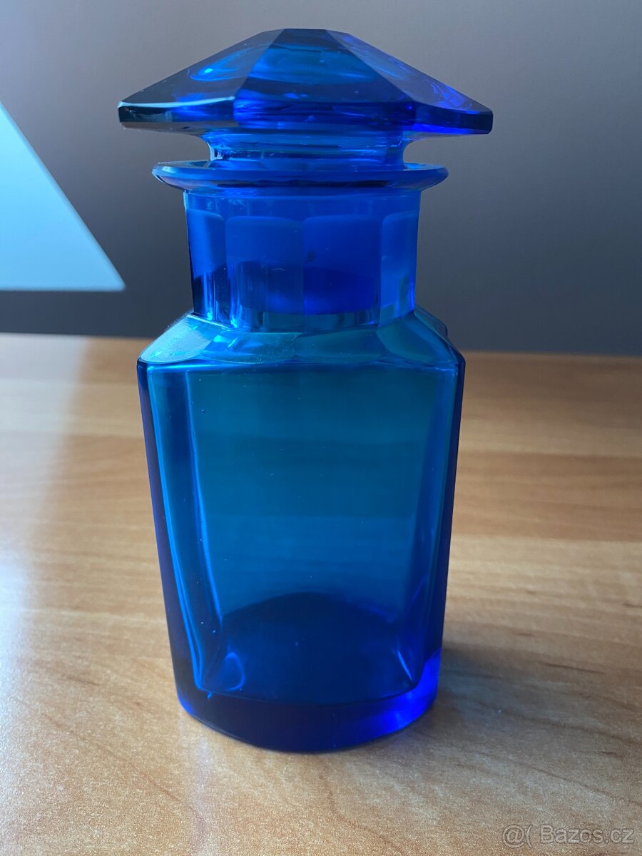 Sběratel nabízí staré lékárenské dózy - 8