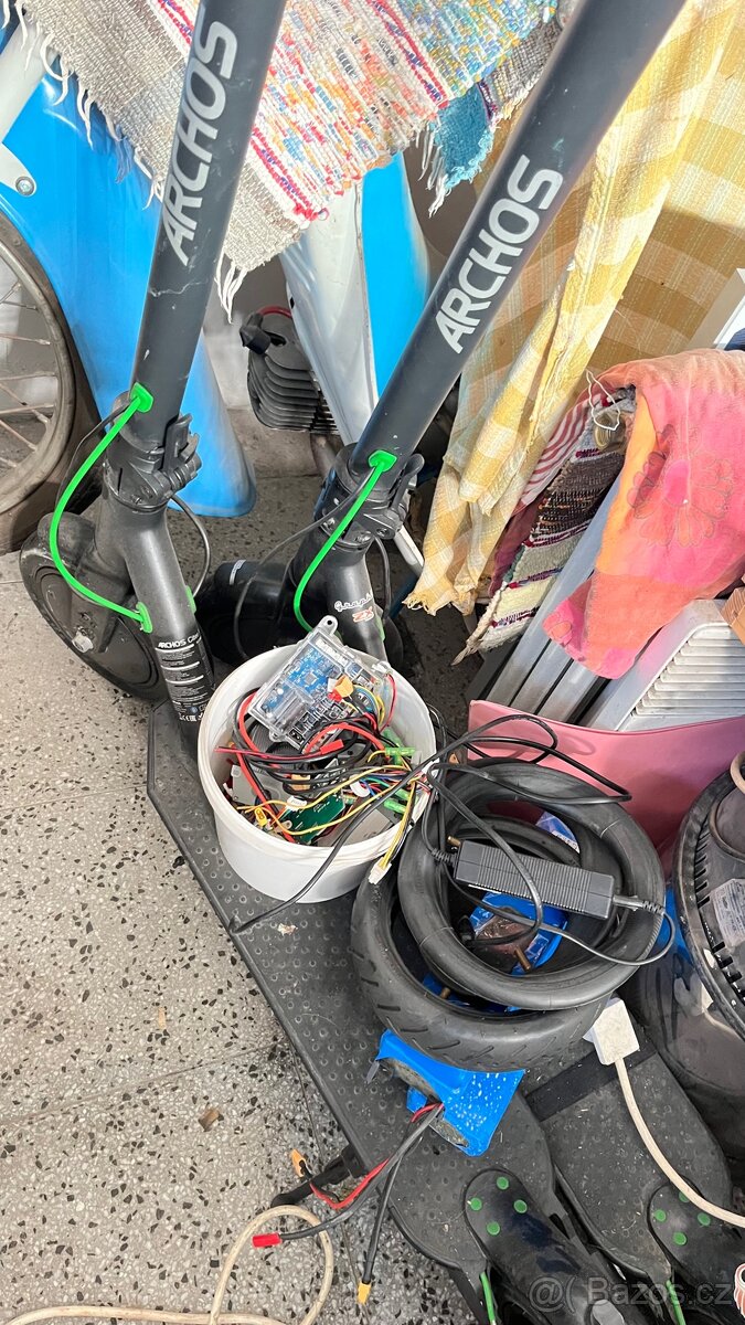 Koloběžk archos dva kusy + hromadu dílů - 8