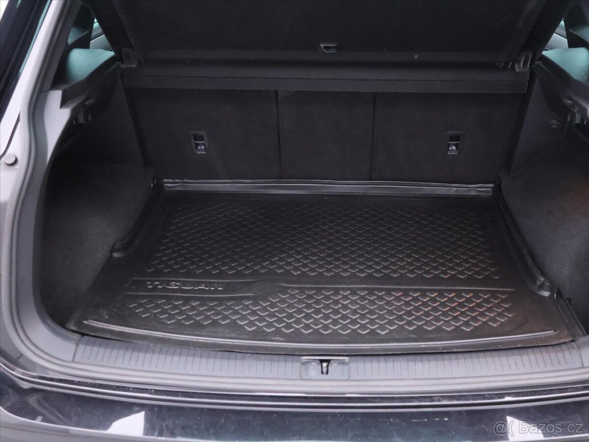Volkswagen Tiguan 1,5 TSI R-line virtual DPH LED (2019) - 8