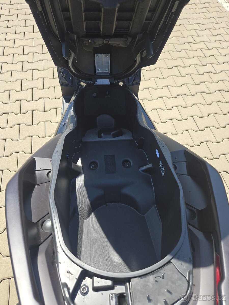 Yamaha X-Max 125 TECH MAX - 8