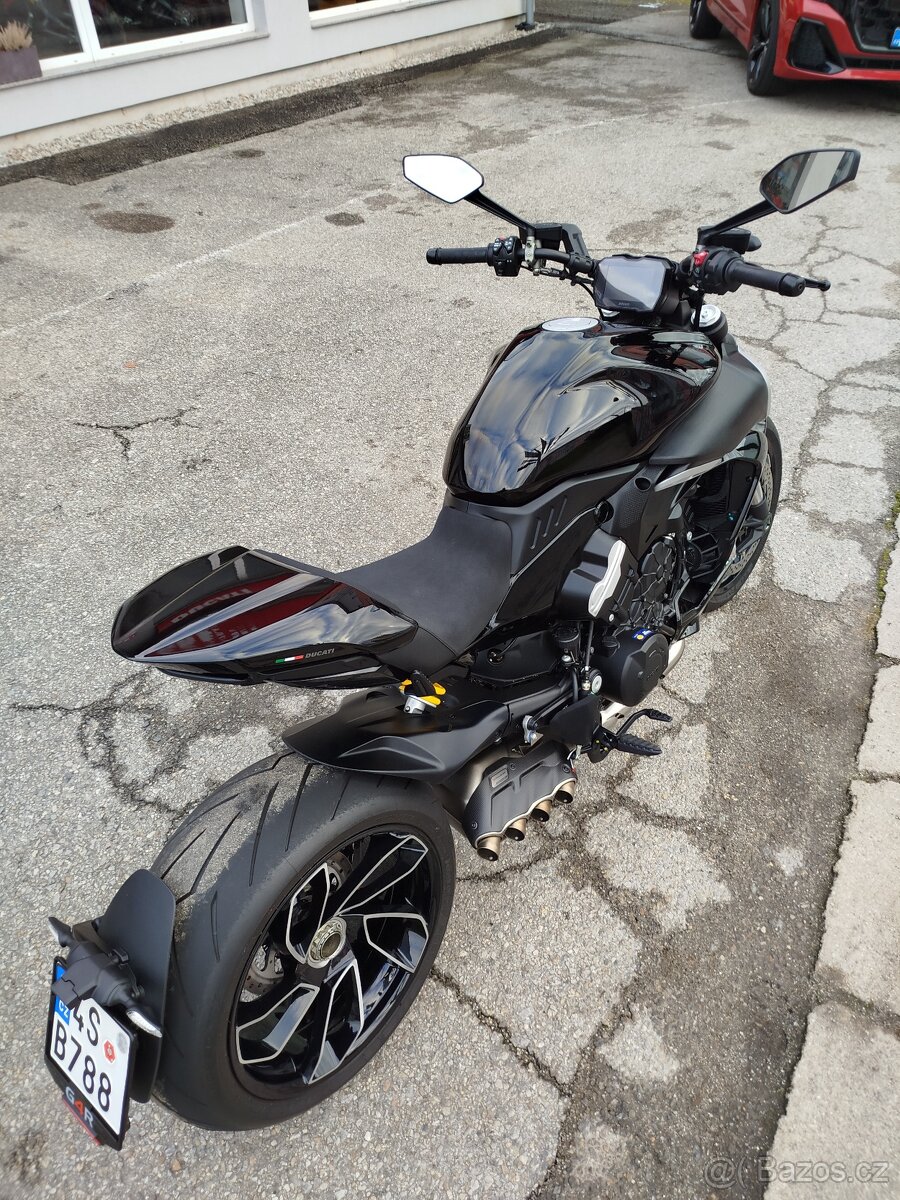 Ducati Diavel V4, 1. MAJITEL, ČR, TOVÁRNÍ ZÁRUKA, AKRAPOVIČ - 8