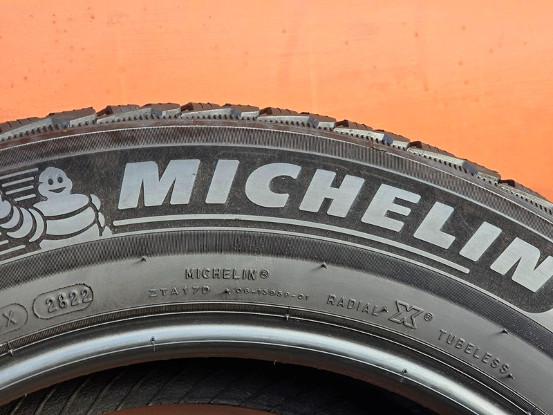 Zimní Michelin 235/60/16 - 8