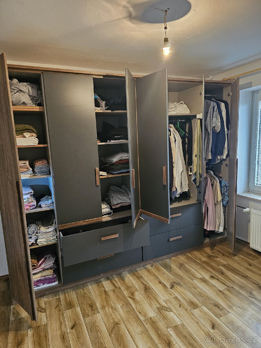 Šatní skříň do ložnice - 8