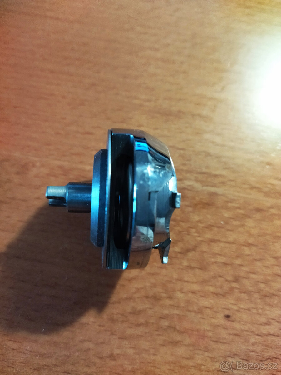 šicí stroj, náhradní díly, jehly, knoflíky - 8