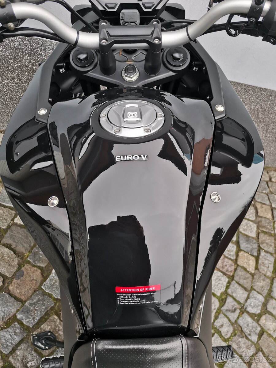 Voge 300 - 8