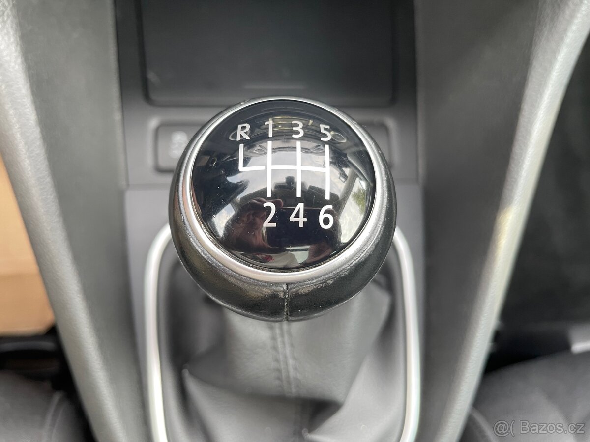 VW Golf VI 1.4 TSi r.v. 2010, serviska, bixenony, alcantara - 8