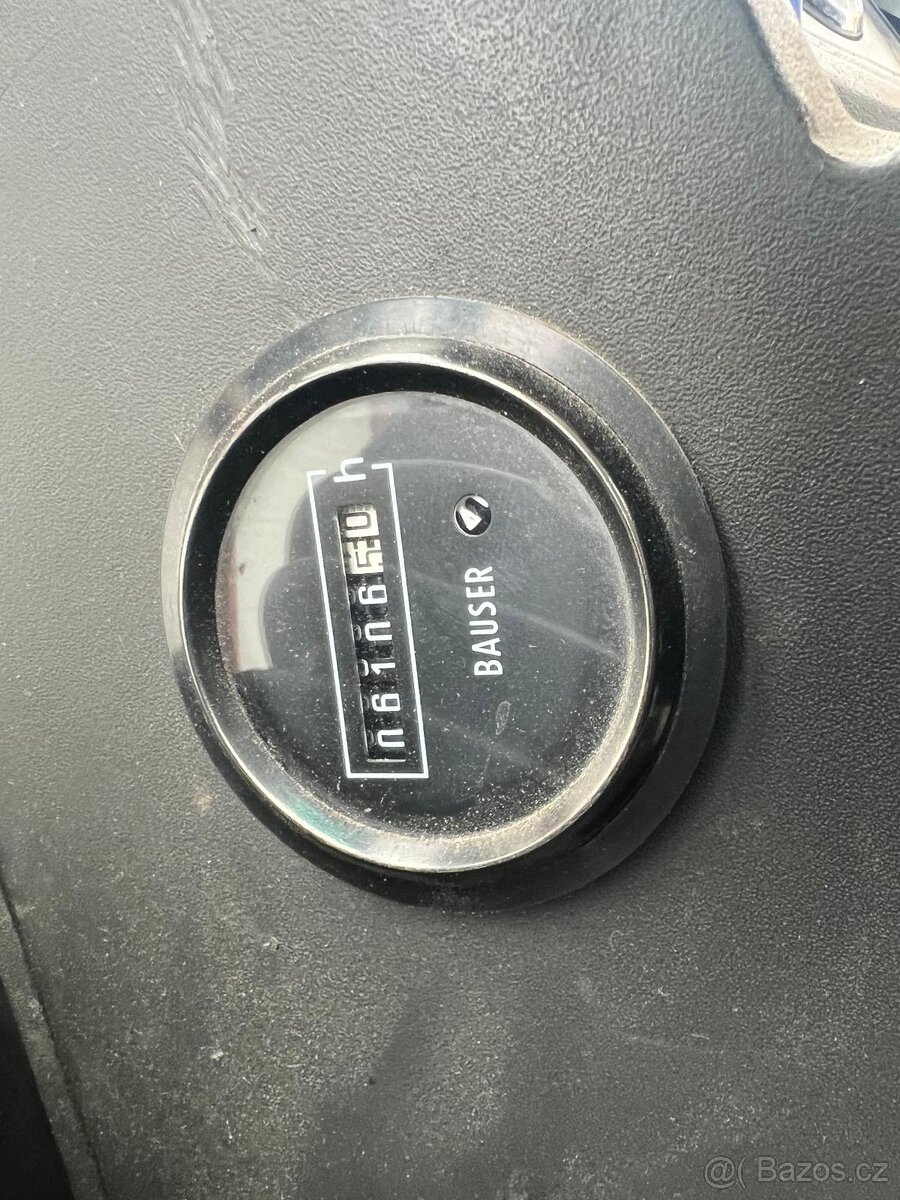 Prodám traktorbagr JCB 4CX - 8