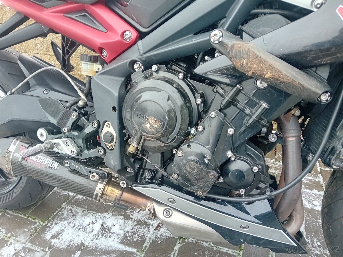 TRIUMPH STREET TRIPLE 675 R - 8