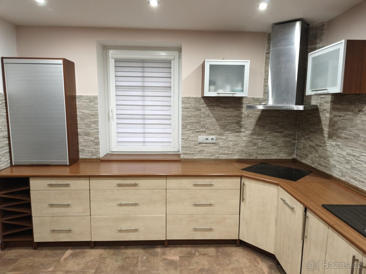 Kuchyňská linka se spotřebiči - 8