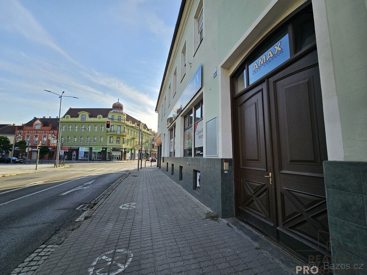Pronájem komerčních prostor 90 m2 v centru, ul. Štefánikova - 8