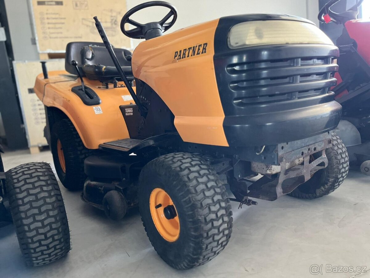 Zahradní traktor / traktůrek Partner - 8