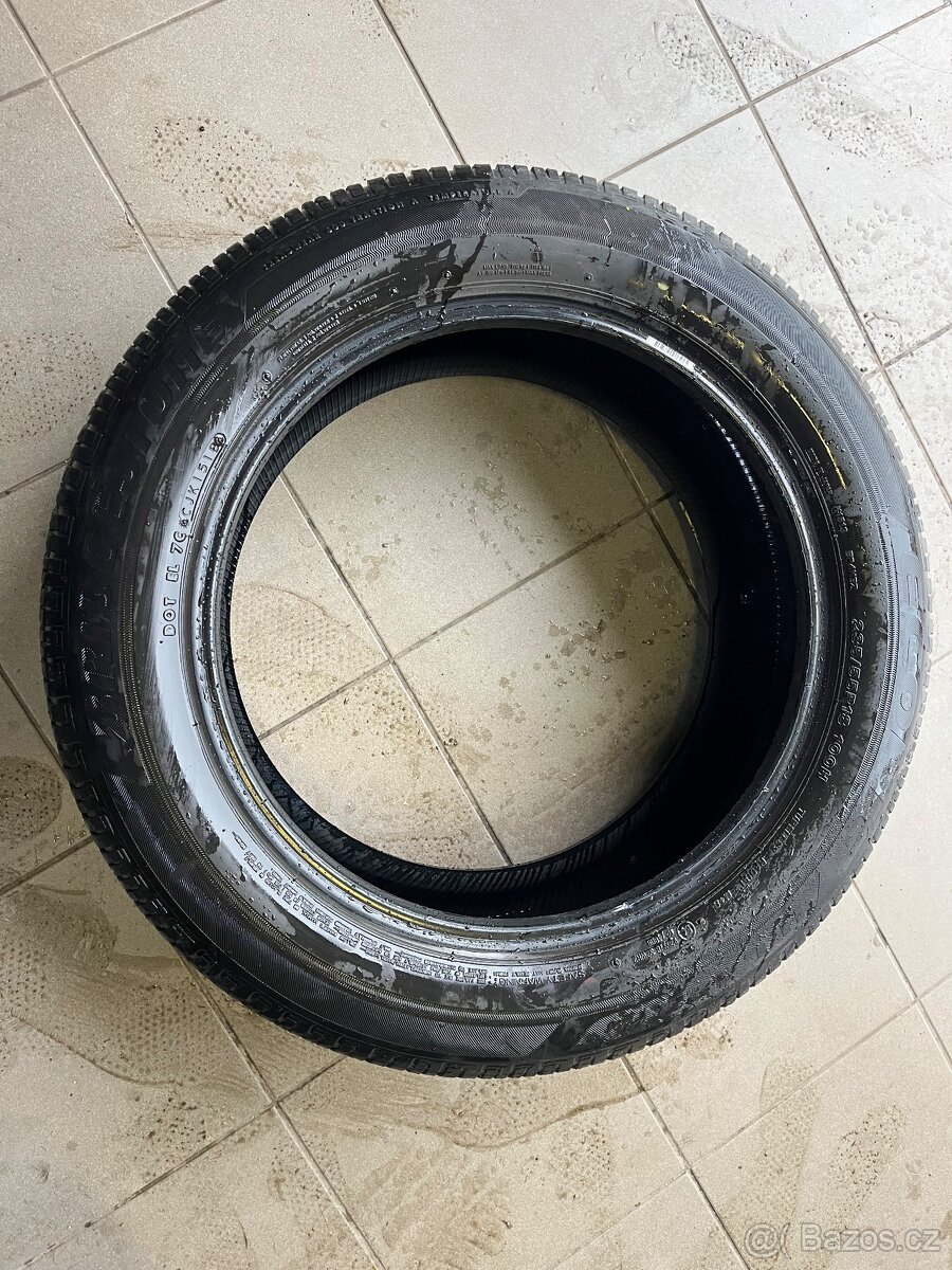 Pneu 235/55/18 - 8