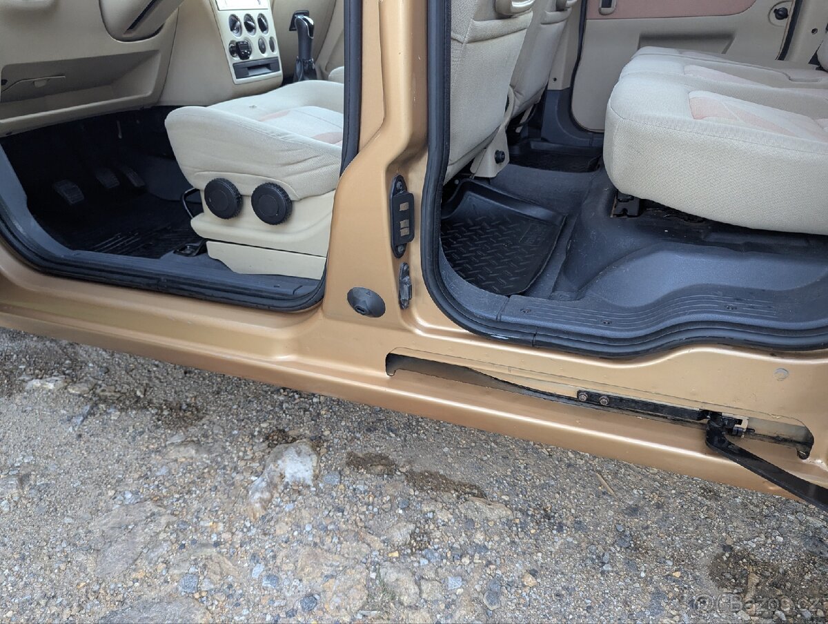 Ford Tourneo Connect 1.8 TDCI + spací nástavba - 8