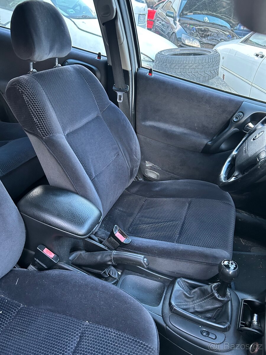 Opel Vectra B Díly - 8