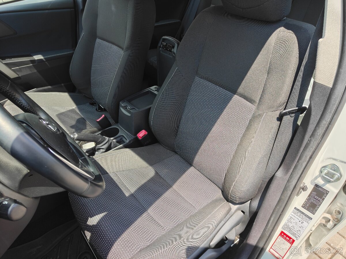 Toyota Auris 1.8 hybrid - 8