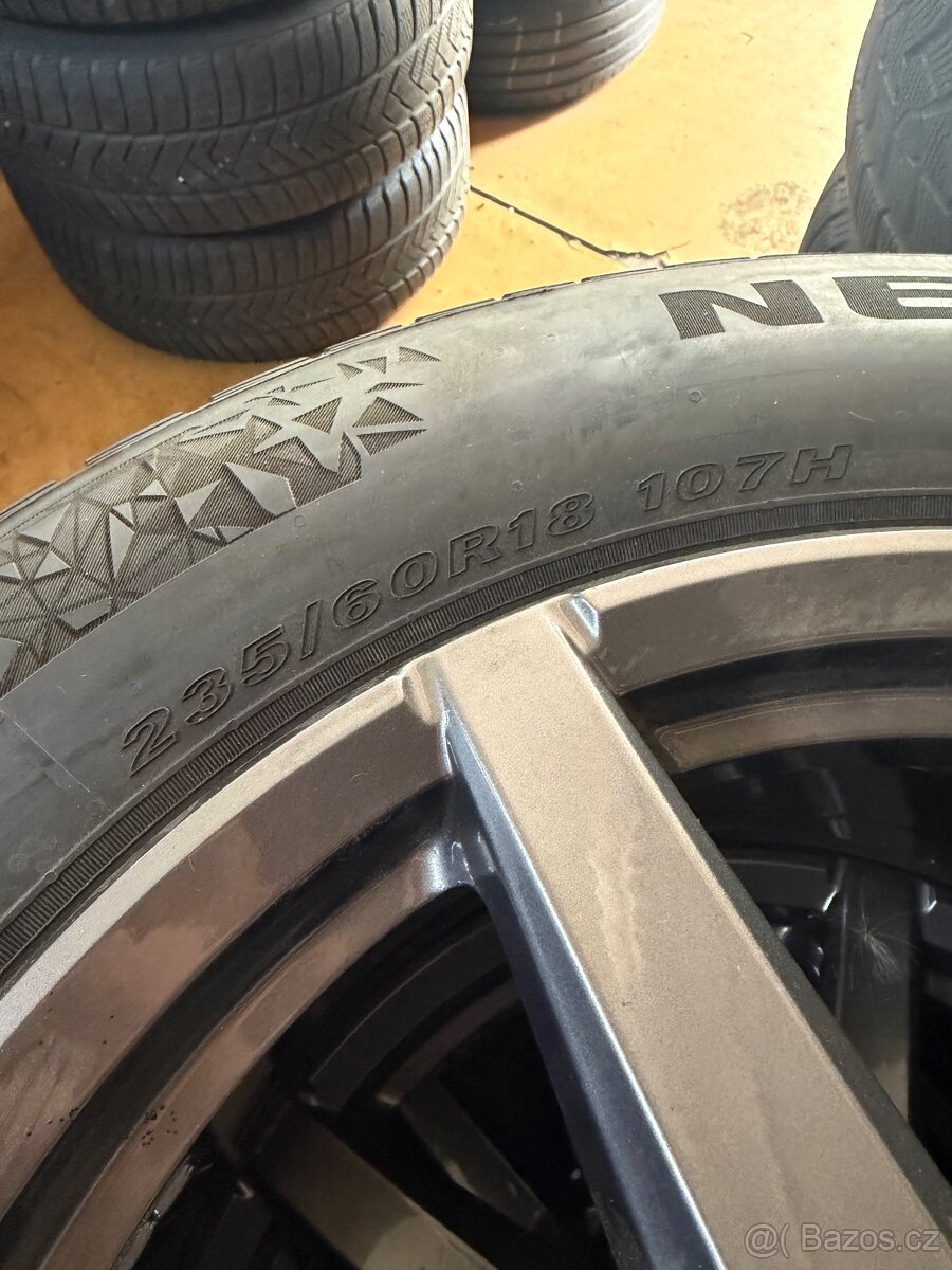 Zimní 235/60r18 Nexen - 8