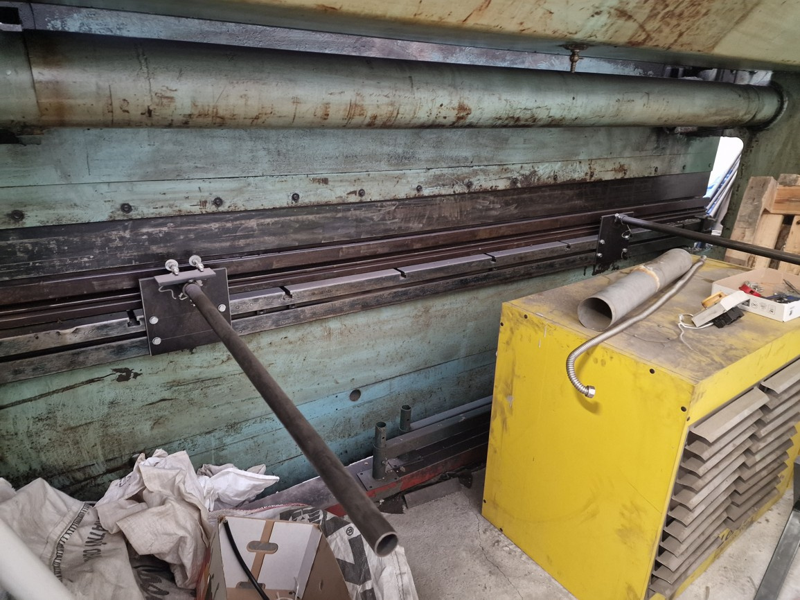 Ohraňovací lis CTO 250 A - 8