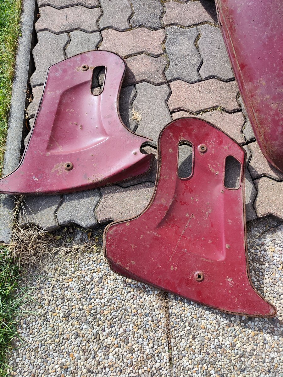 Prodám kryty motoru Jawa ČZ - 8