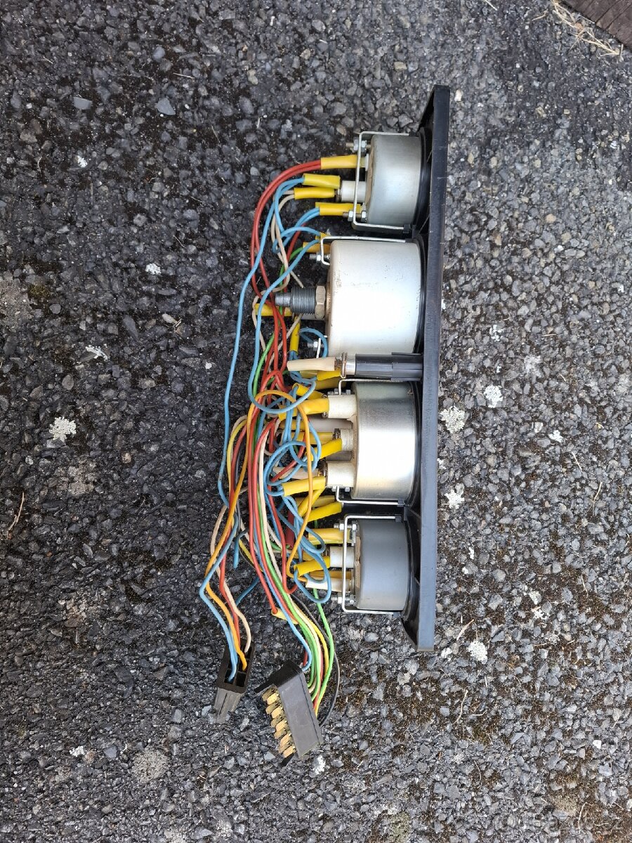 Prodám budíky na Škoda 120 - 8