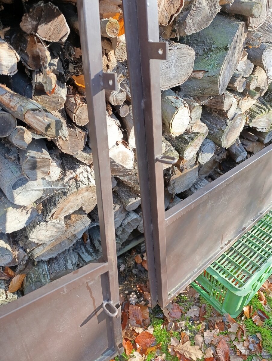 Kovová, dvoukřídlá brána s brankou - 8