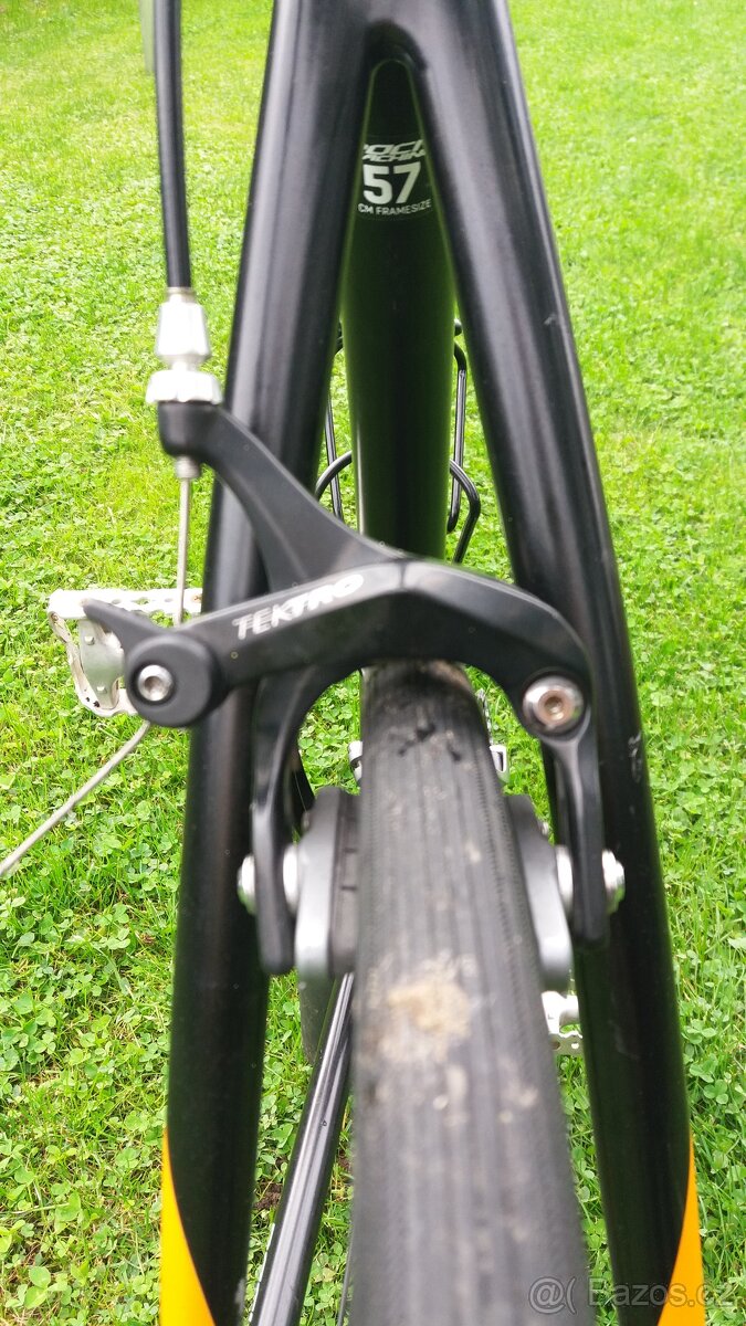 Zachovalé málo používané silniční kolo Rock Machine RaceRide - 8