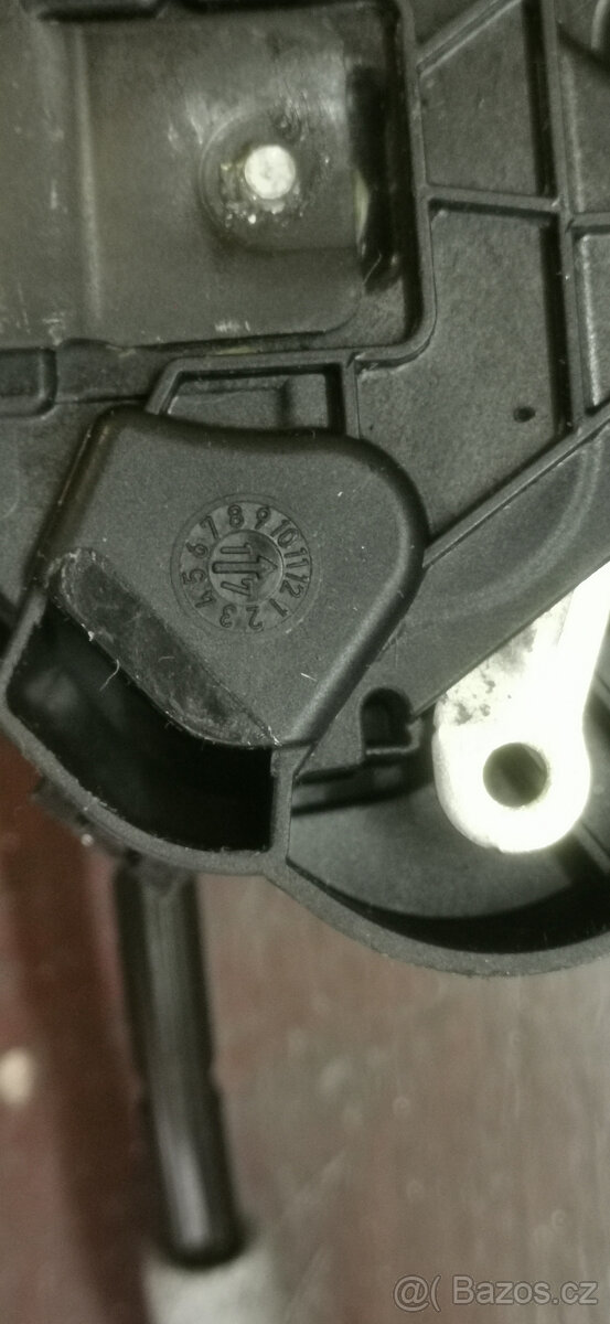 Škoda Octavia III – centrální zamykání LP dveře - 8