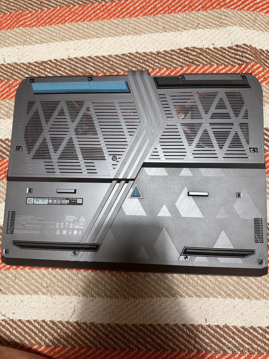 MSI Vector 16 HX AI (RTX 5070 Ti) – V ZÁRUCE - 8