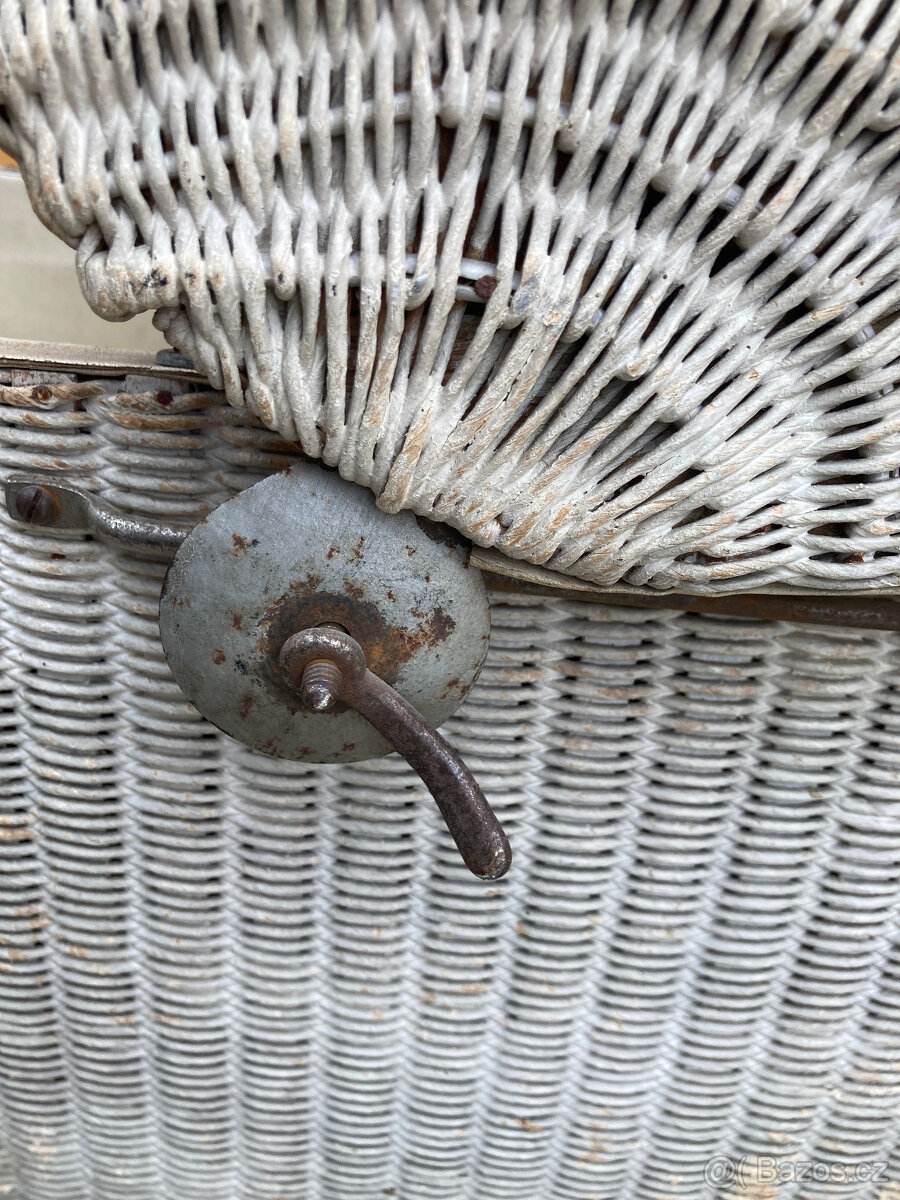 Kočárek dětský starožitný hračka za 500 kč - 8