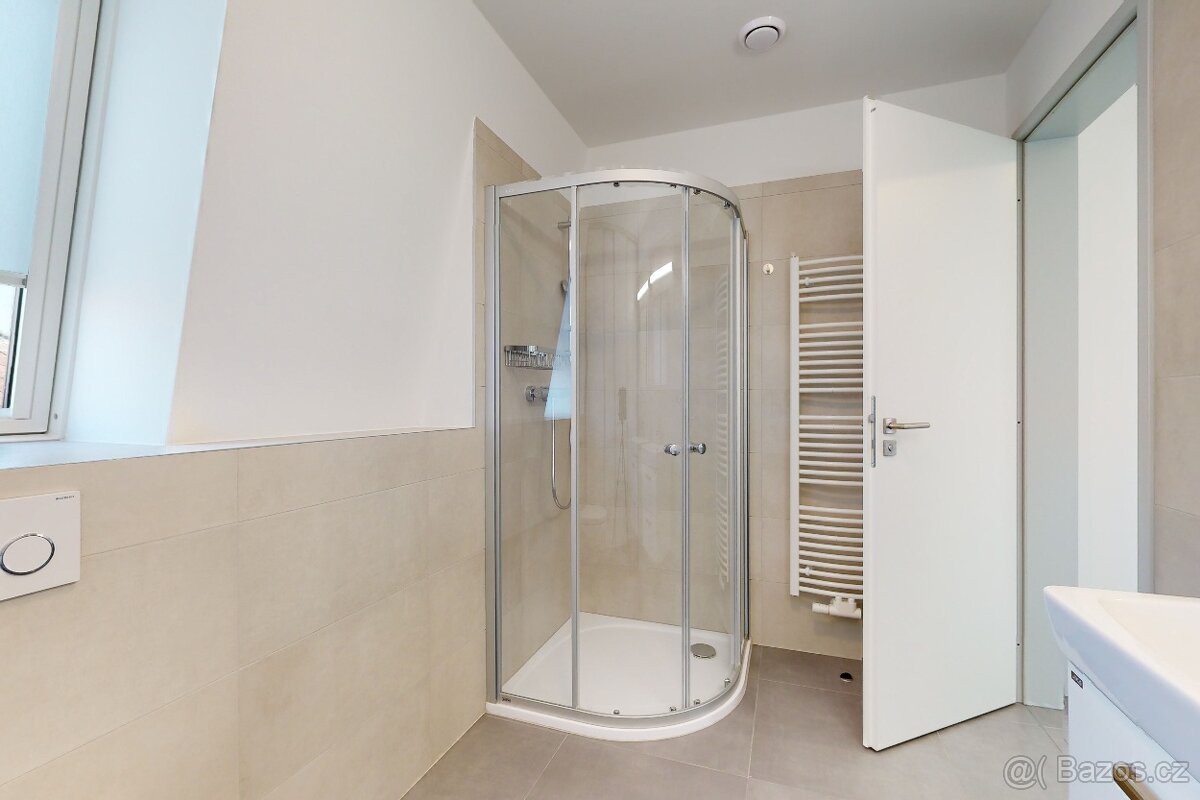 Pronájem luxusního bytu 4+kk v Hradci Králové s vlastním par - 8