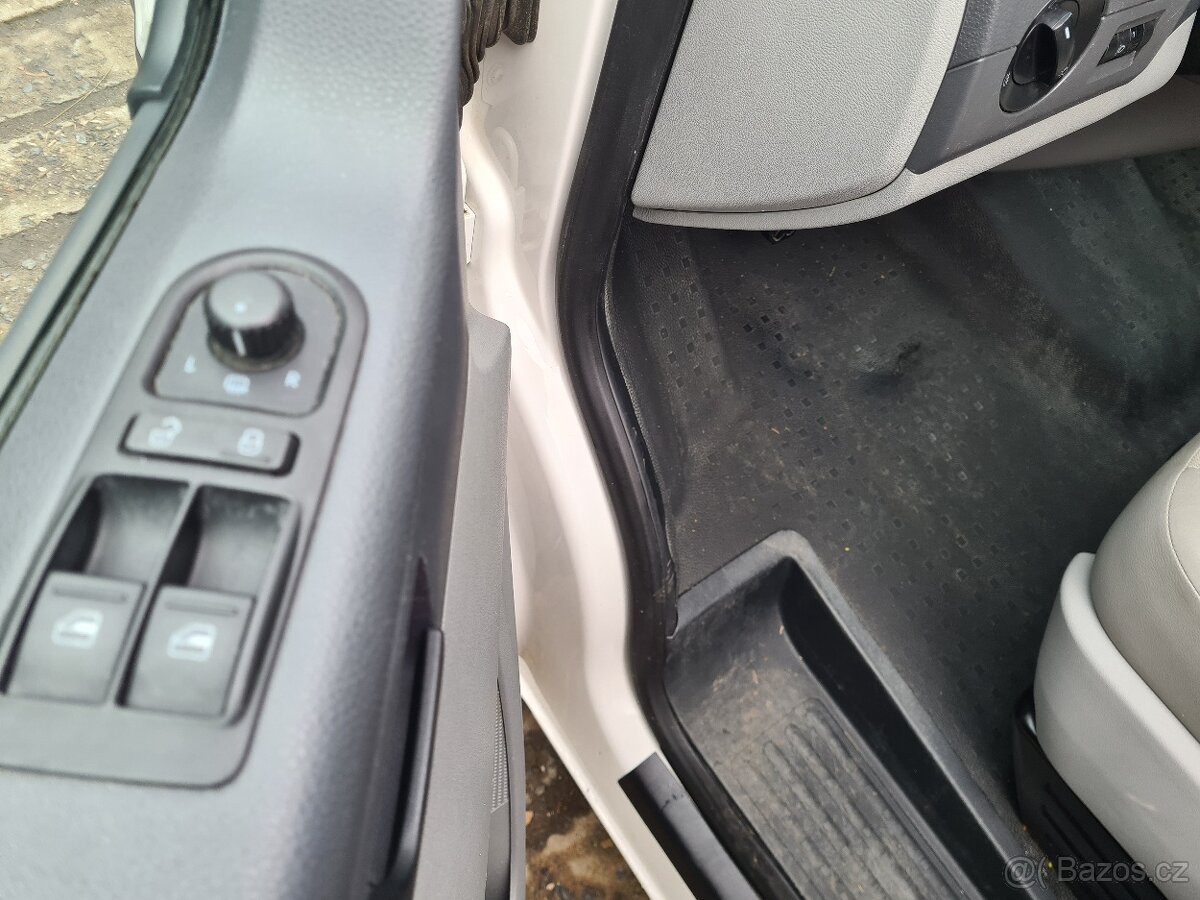 VW Transporter T5 2.0 TDi - 8