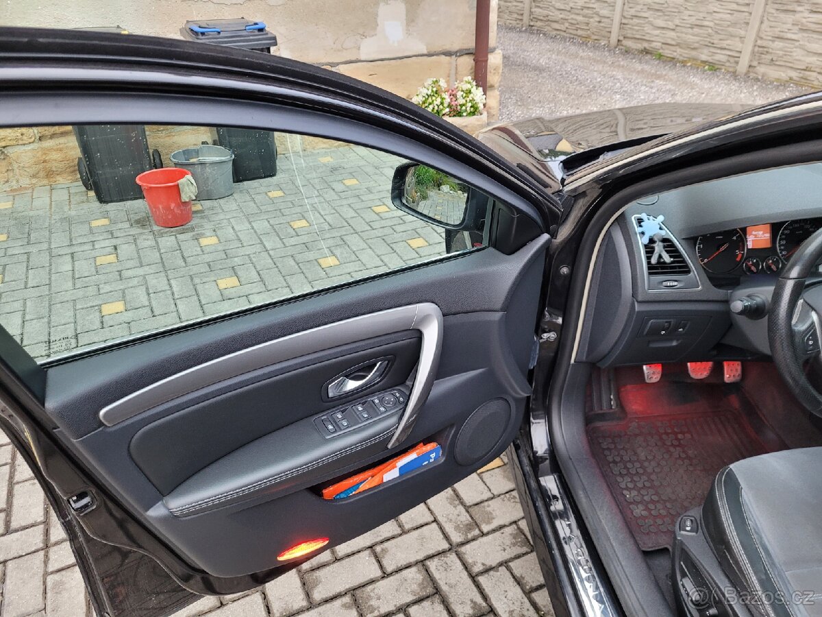 Renault Laguna III 2.0dCi 131kW 4Control - 8