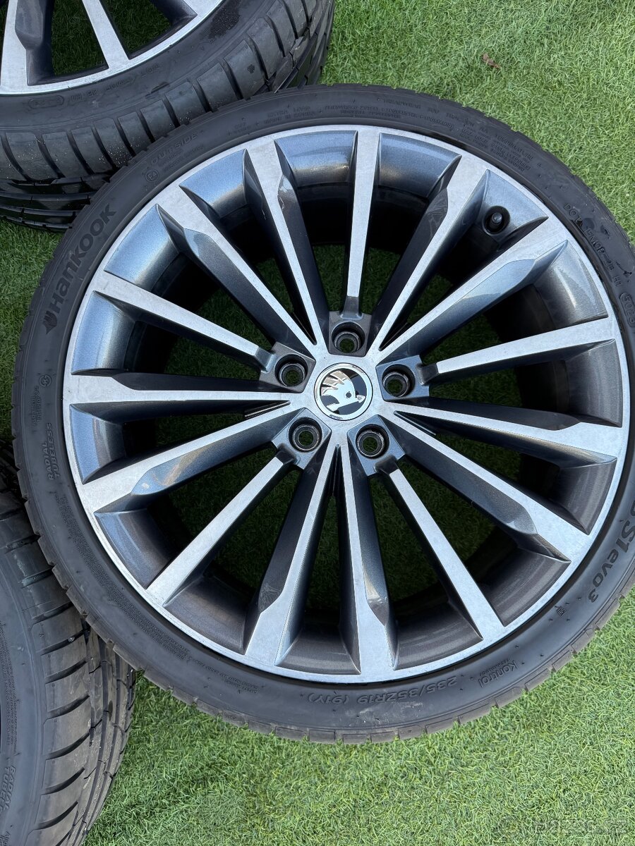 Škoda Superb - Trinity - ORIGINÁLNÍ LETNÍ SADA - 8